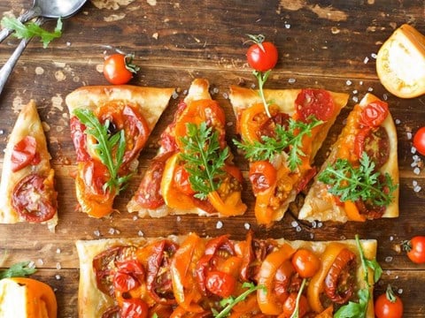 Caramelized Onion and Two-Tomato Tart