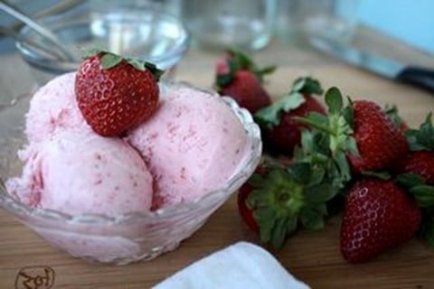 Fresh Strawberry Ice Cream - 14 Servings