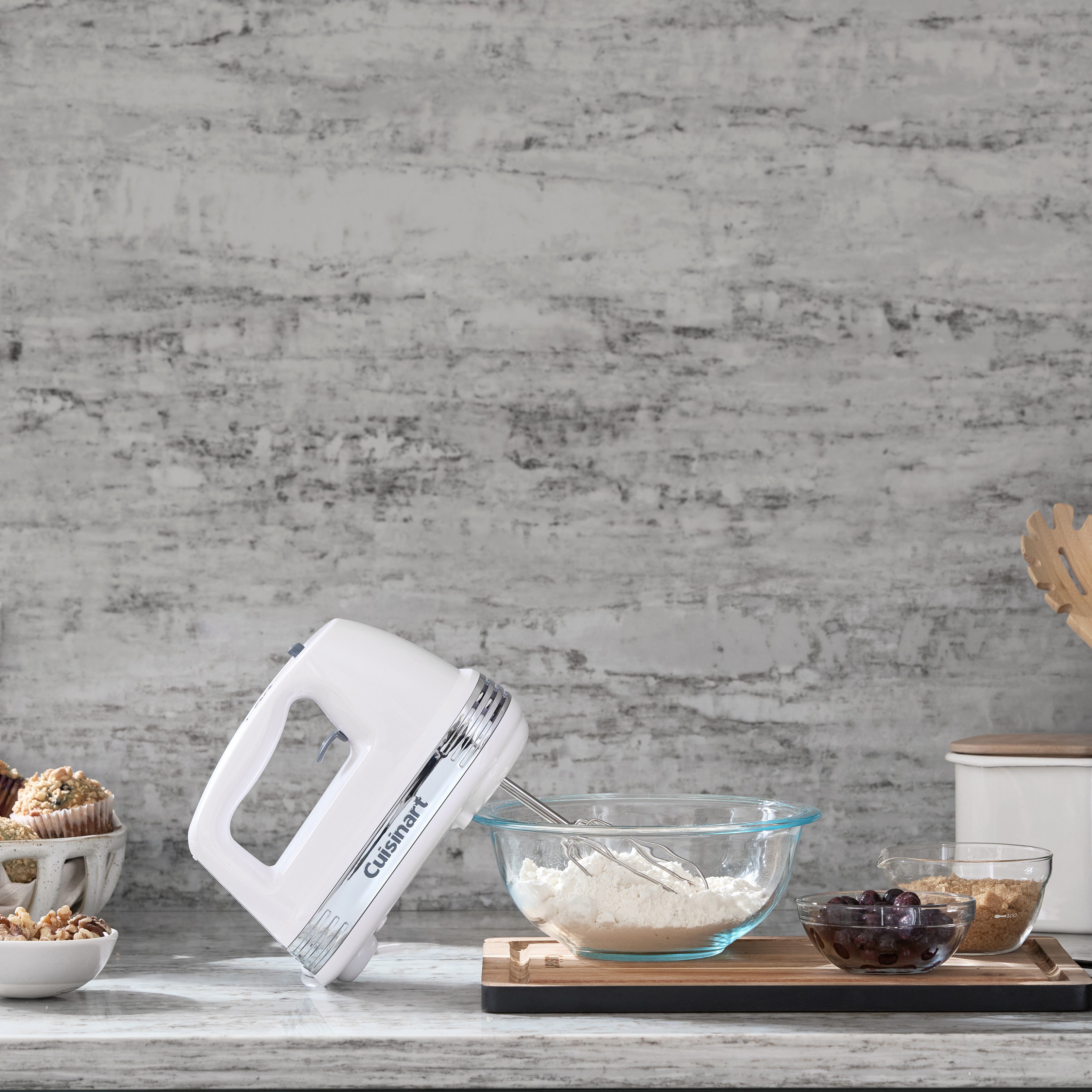 Cuisinart Hand Mixer HM-906S 収納ケース付き 新品 Brand New Cuisinart 5-Speed Hand Mixer w/ Storage Case, Beaters