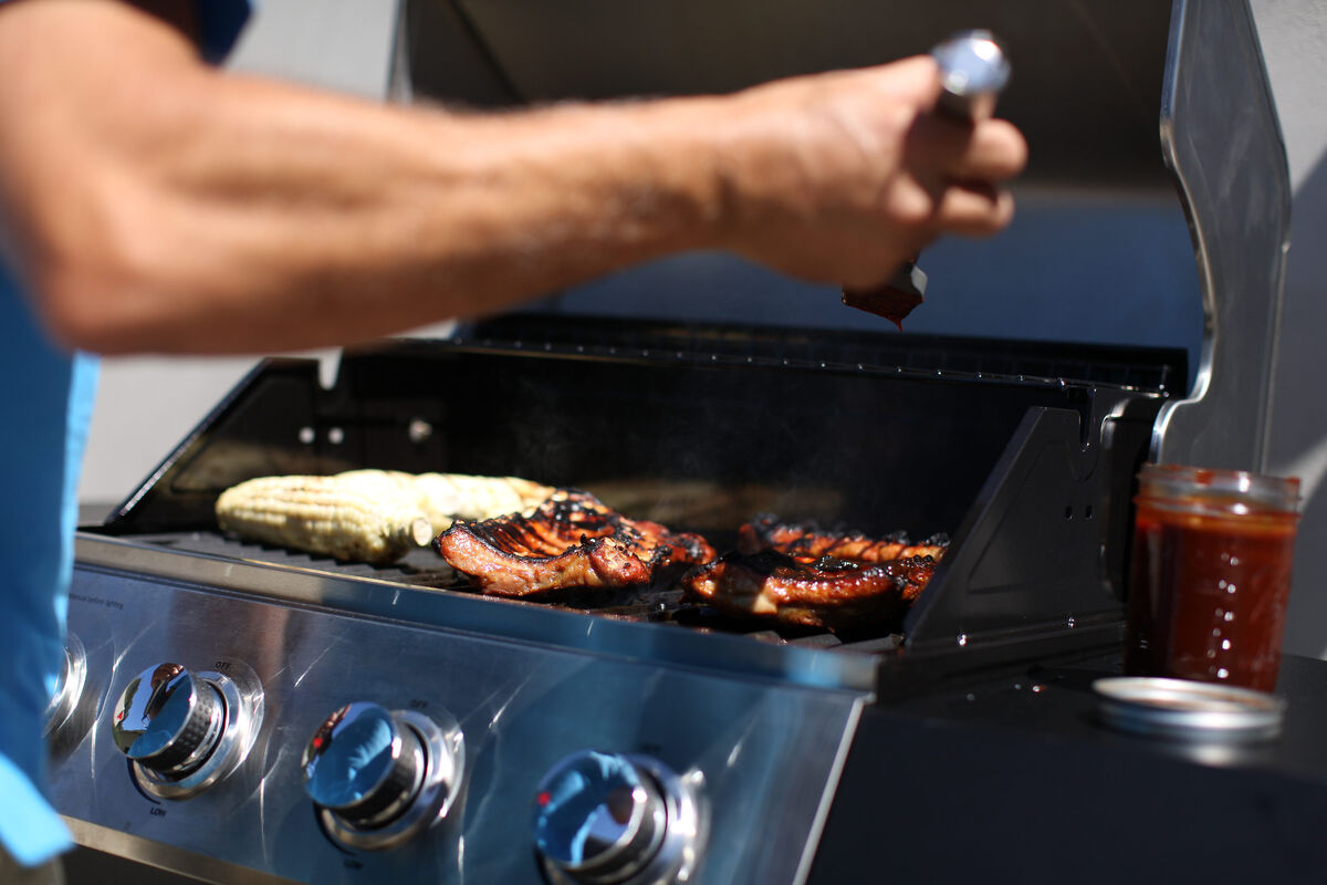 4-Burner Gas Grill 7