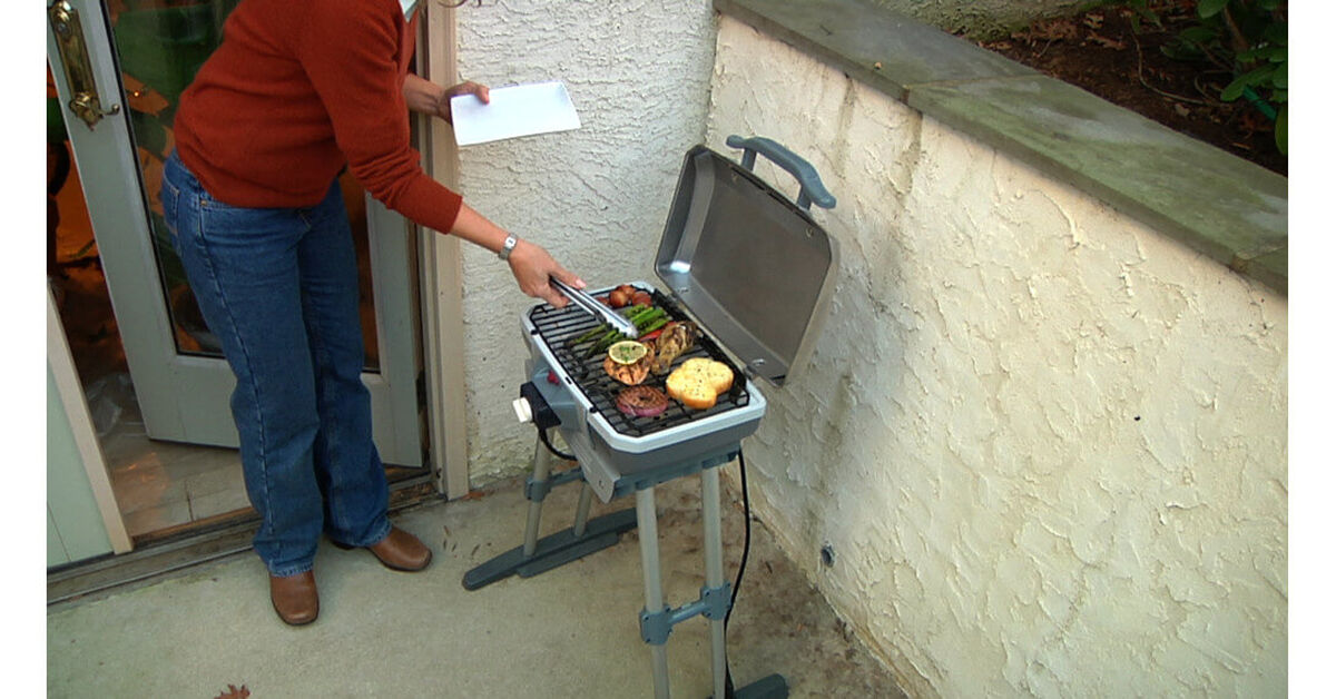Outdoor Electric Grill with VersaStand