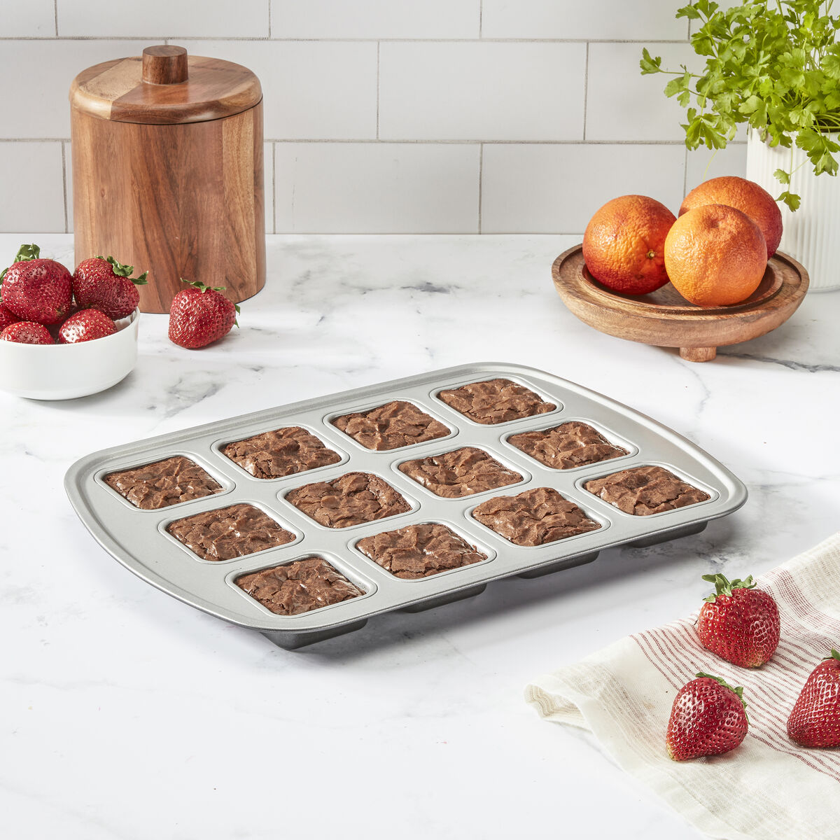 Chef's Classic&trade; Non-Stick 12-Cup Mini Brownie Pan 2