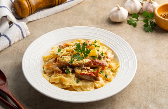 Creamy Garlic Farfalle with Chicken