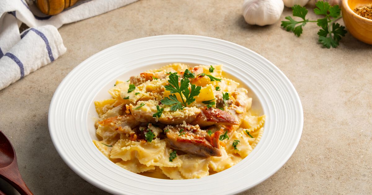 Creamy Garlic Farfalle with Chicken