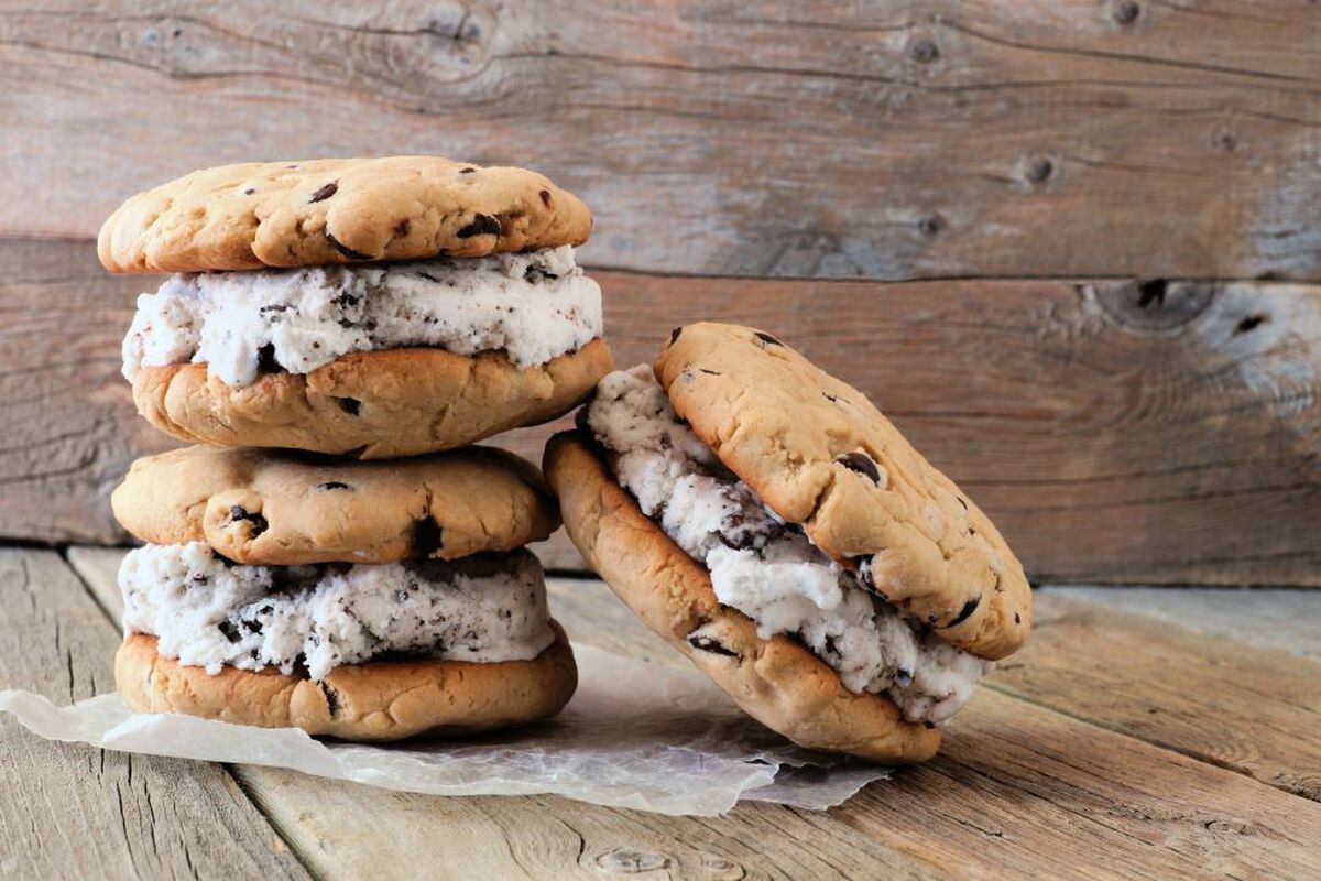 Banana-Chip &ldquo;Ice Cream&rdquo; Sandwiches-1