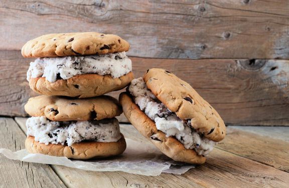 Banana-Chip &ldquo;Ice Cream&rdquo; Sandwiches