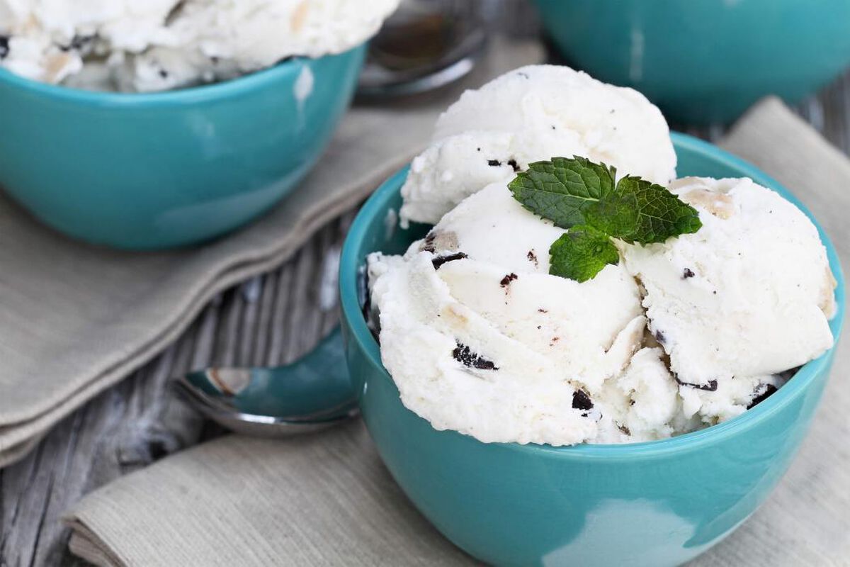 Peppermint Ice Cream 6 cups (twelve &frac12;-cup servings)-1