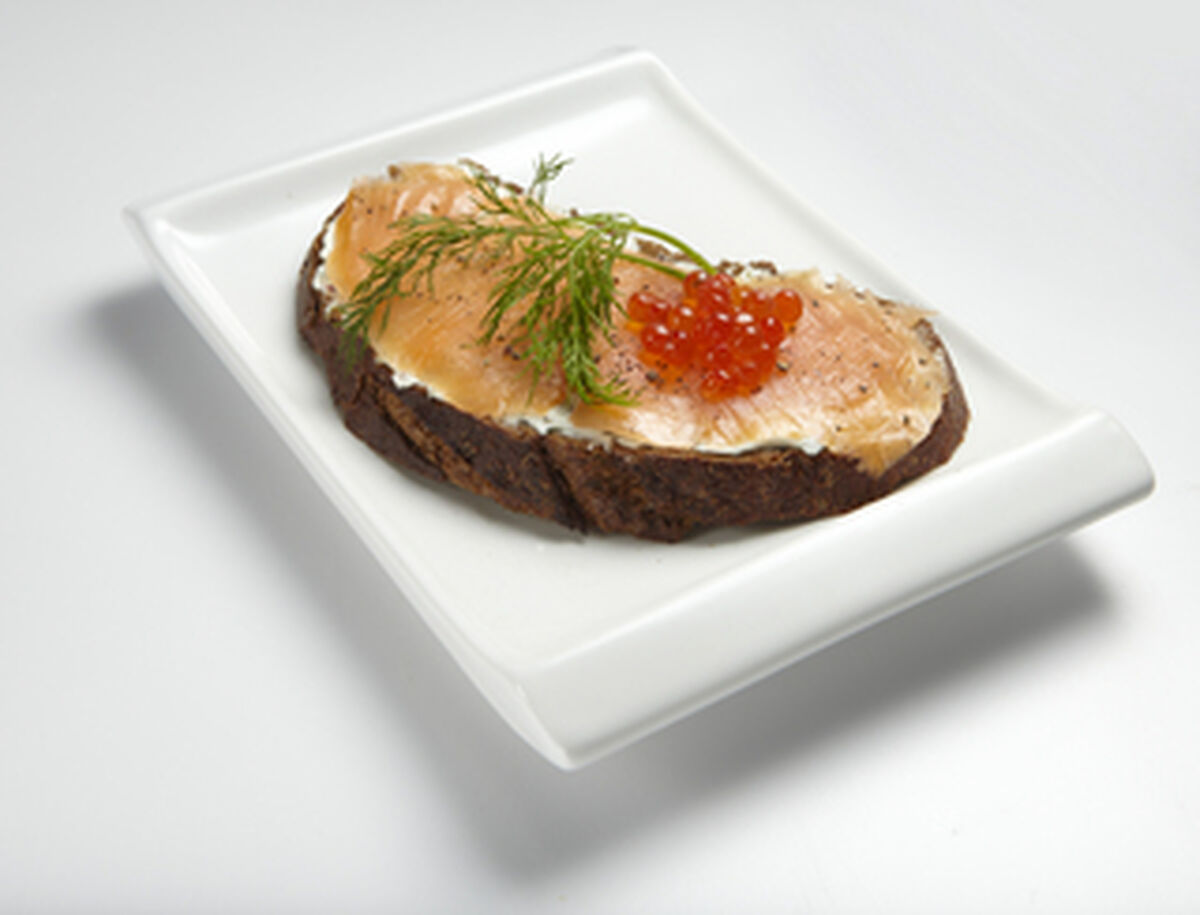 Smoked Salmon Potato Tartines with Herbed Cr&egrave;me Fra&icirc;che-1