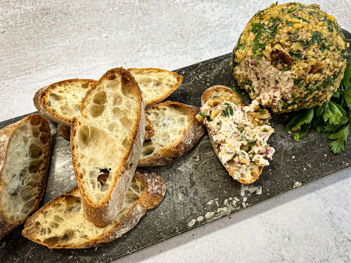 Cranberry-Walnut Cheese Ball-1