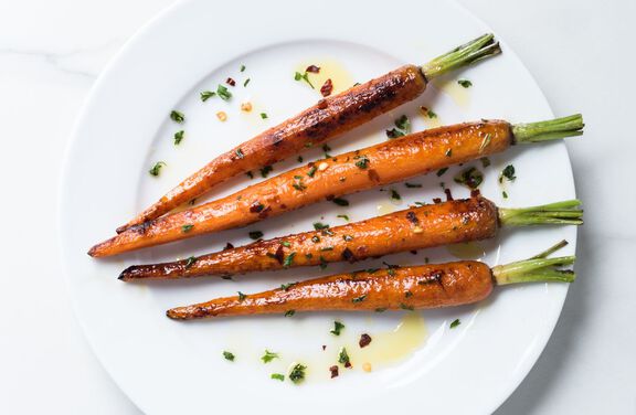 Grilled Carrots With Yogurt Sauce