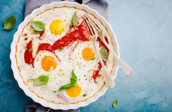Spicy Baked Eggs in Tomato Sauce