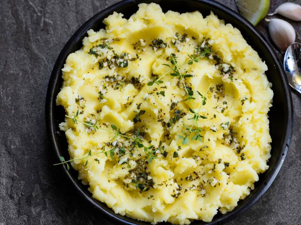 Garlic &amp; Herb Smashed Potatoes-1