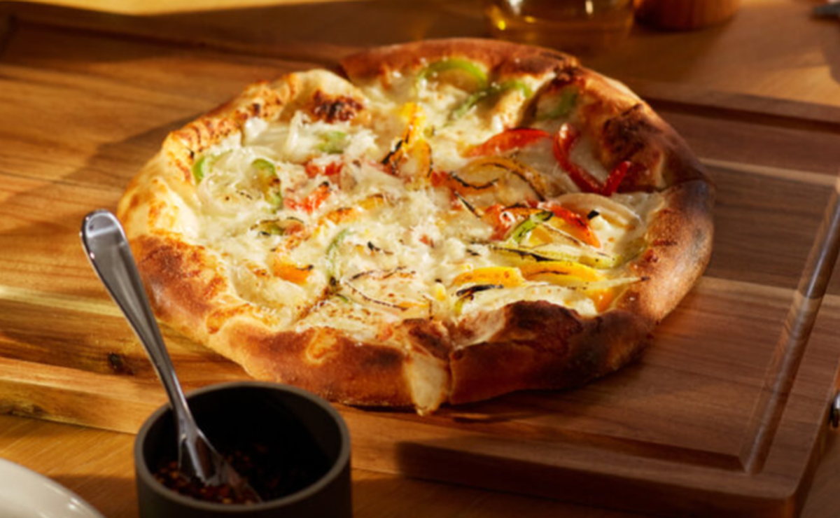 Short Rib, Caramelized Onion,  and Smoked Gouda Pizza-1