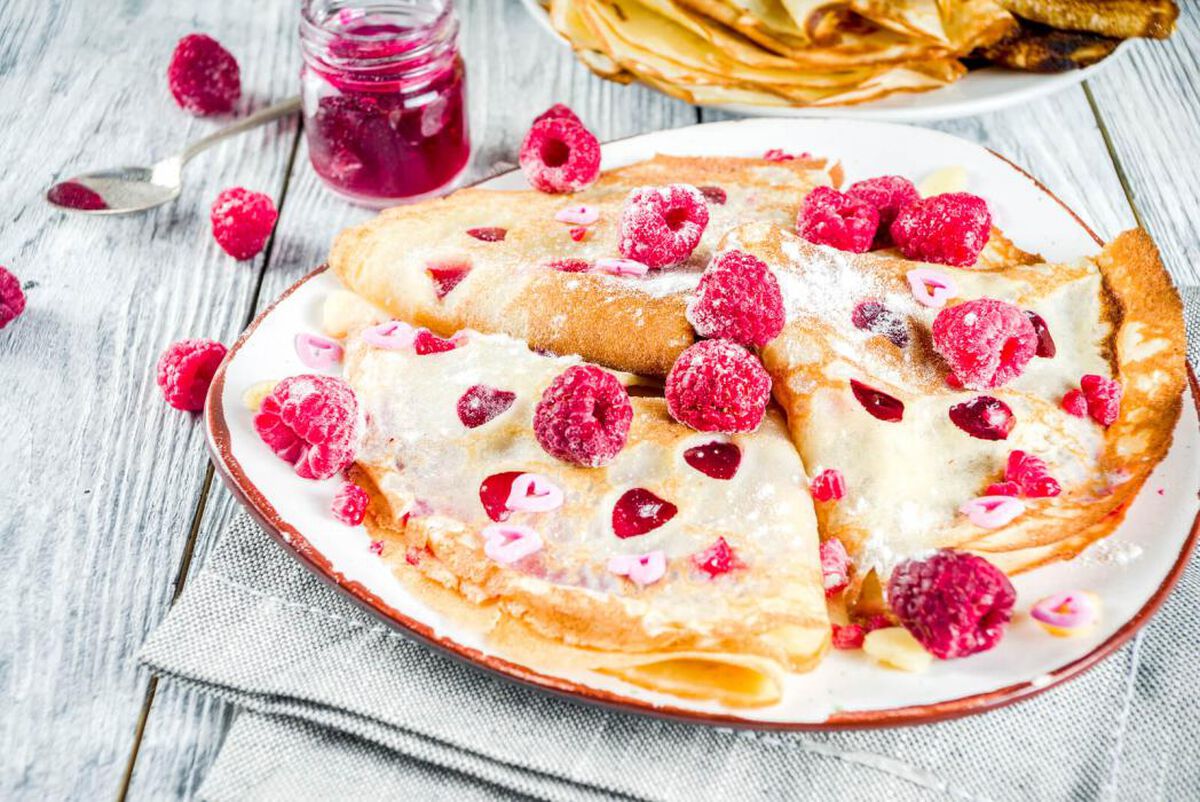 Dessert Cr&ecirc;pes with Berries-1