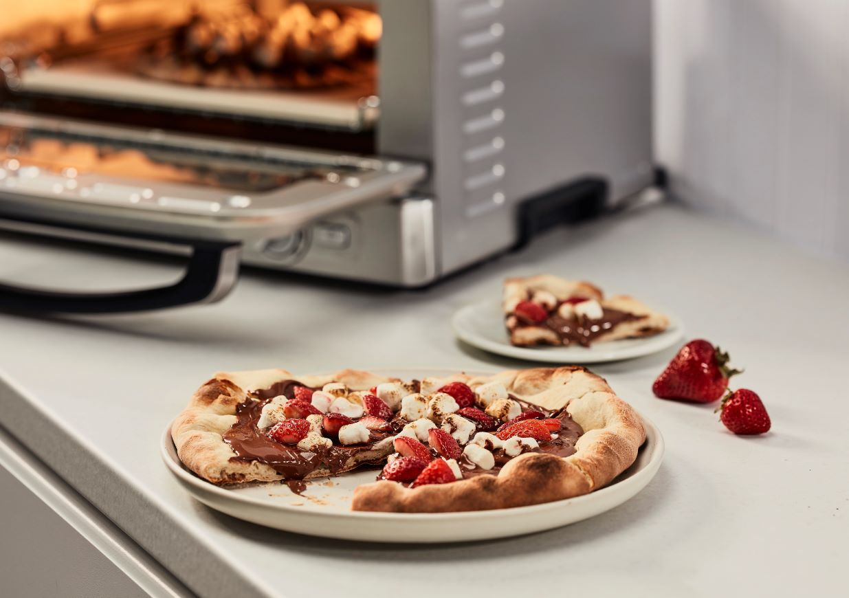 Chocolate Hazelnut Pizza with Strawberries - Recipes - Cuisinart