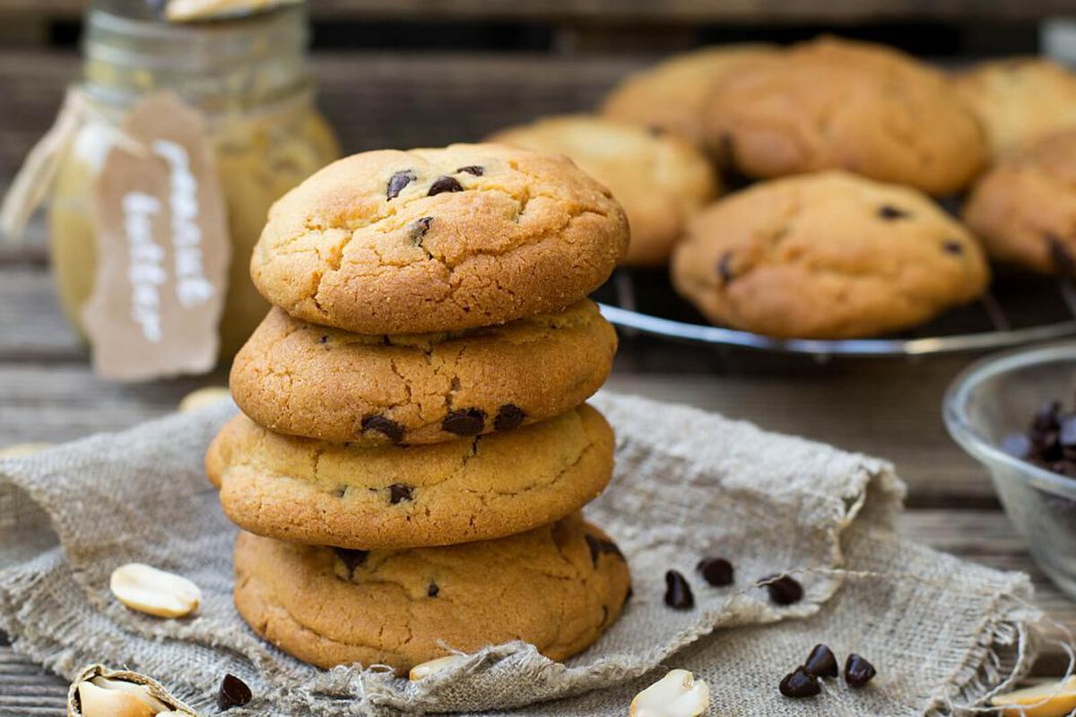 Crunchy Peanut Butter Chip Cookies-1