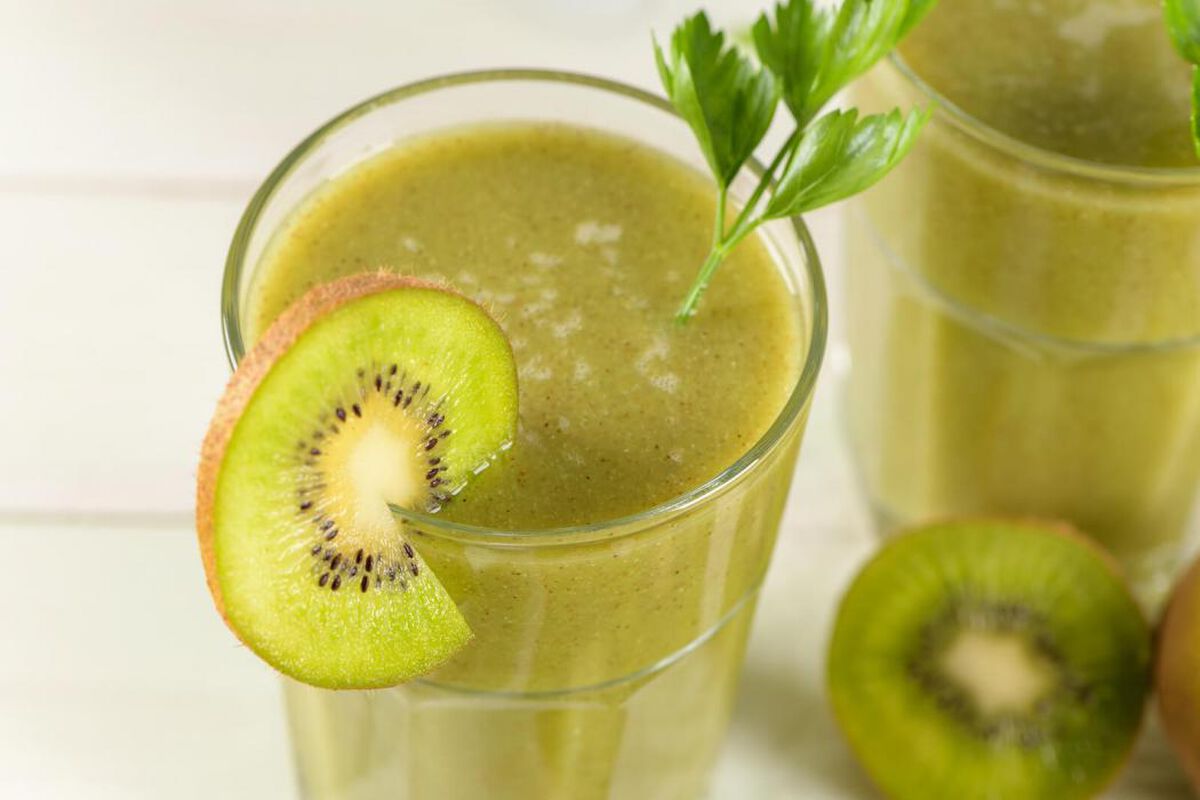 Green Vegetable and Fruit Smoothie-1