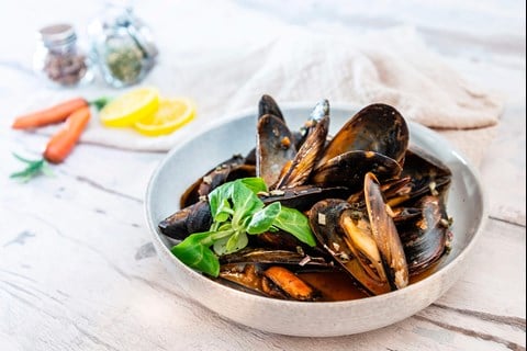 Mussels with White Wine and Thyme