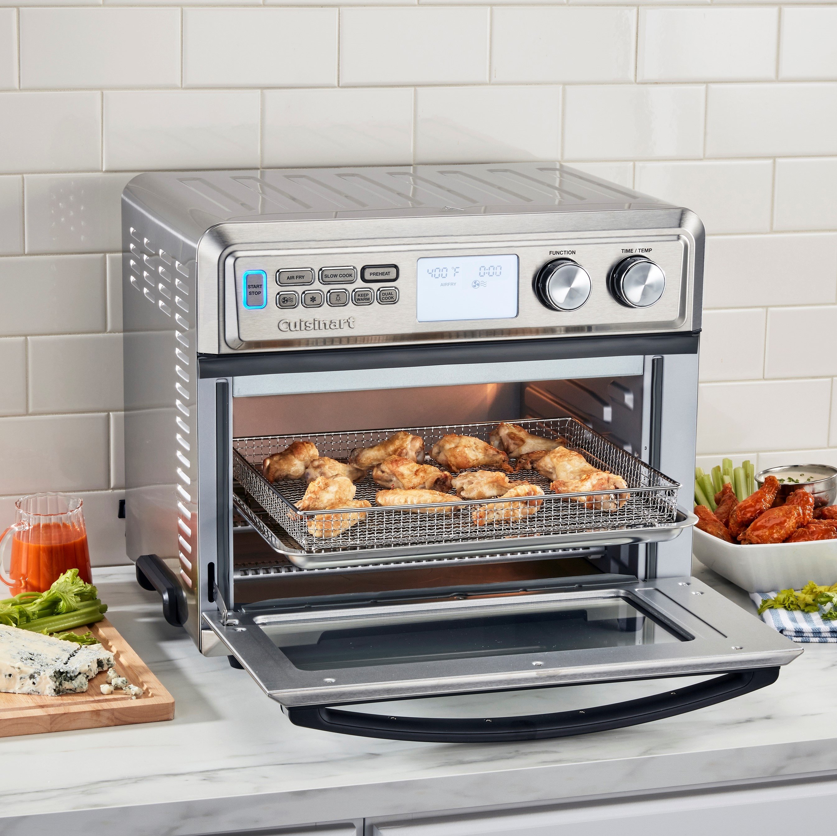 https://www.cuisinart.com/globalassets/cuisinart-image-feed/toa-95/toa95_ff_lifestyle_wings_open_right.jpg