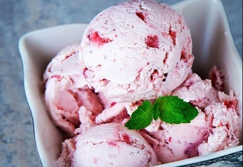 Lowfat Strawberry Frozen Yogurt - 5 cups (ten ½-cup servings)
