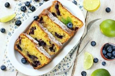 Oatmeal Cake with Blueberries