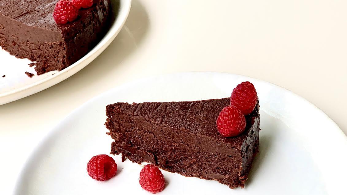Ultimate Flourless Chocolate Cake 
