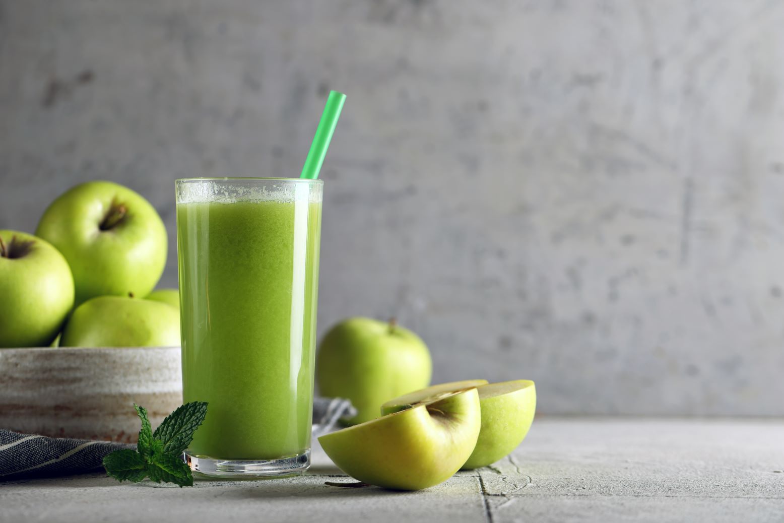 How to Make Apple Juice With a Blender: Easy & Refreshing Recipe